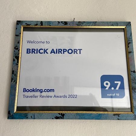 Brick Airport Lejlighed Cristian  Eksteriør billede