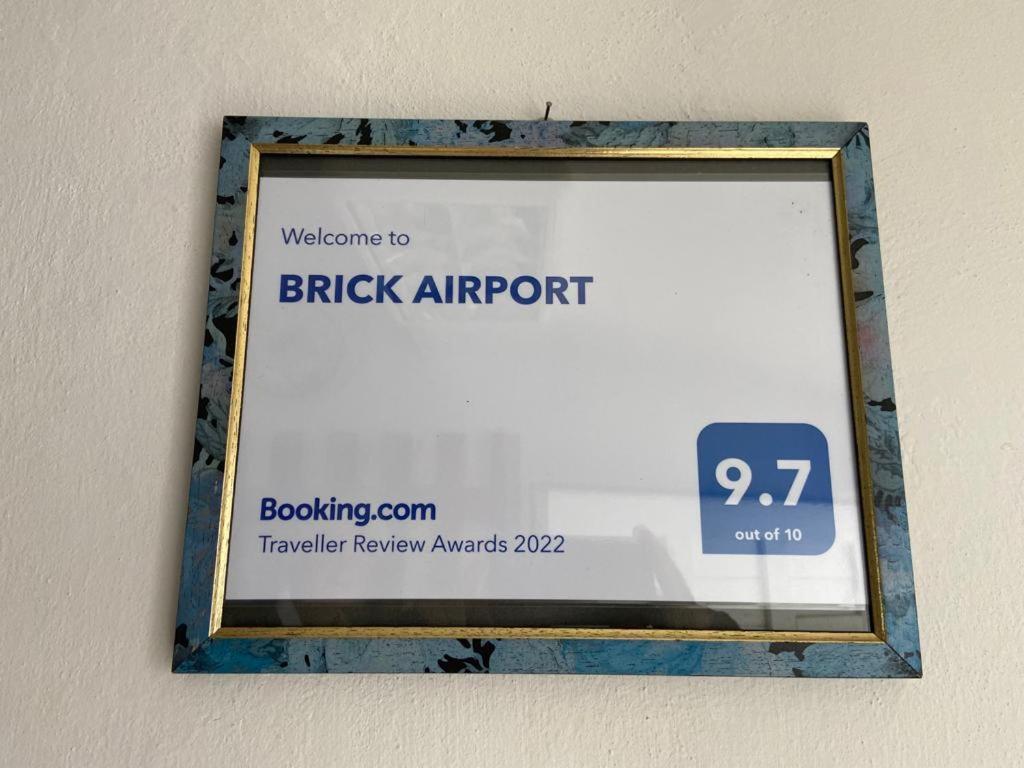 Brick Airport Lejlighed Cristian  Eksteriør billede